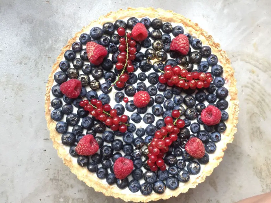 show Fresh blueberry pie